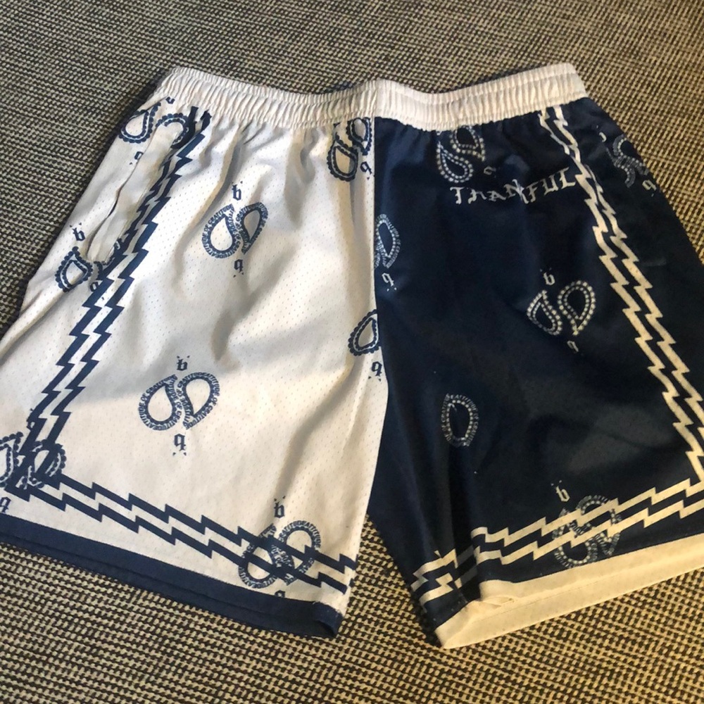 MENS thankful shorts. Pockets. Large. Perfect condition. Drawstring waist